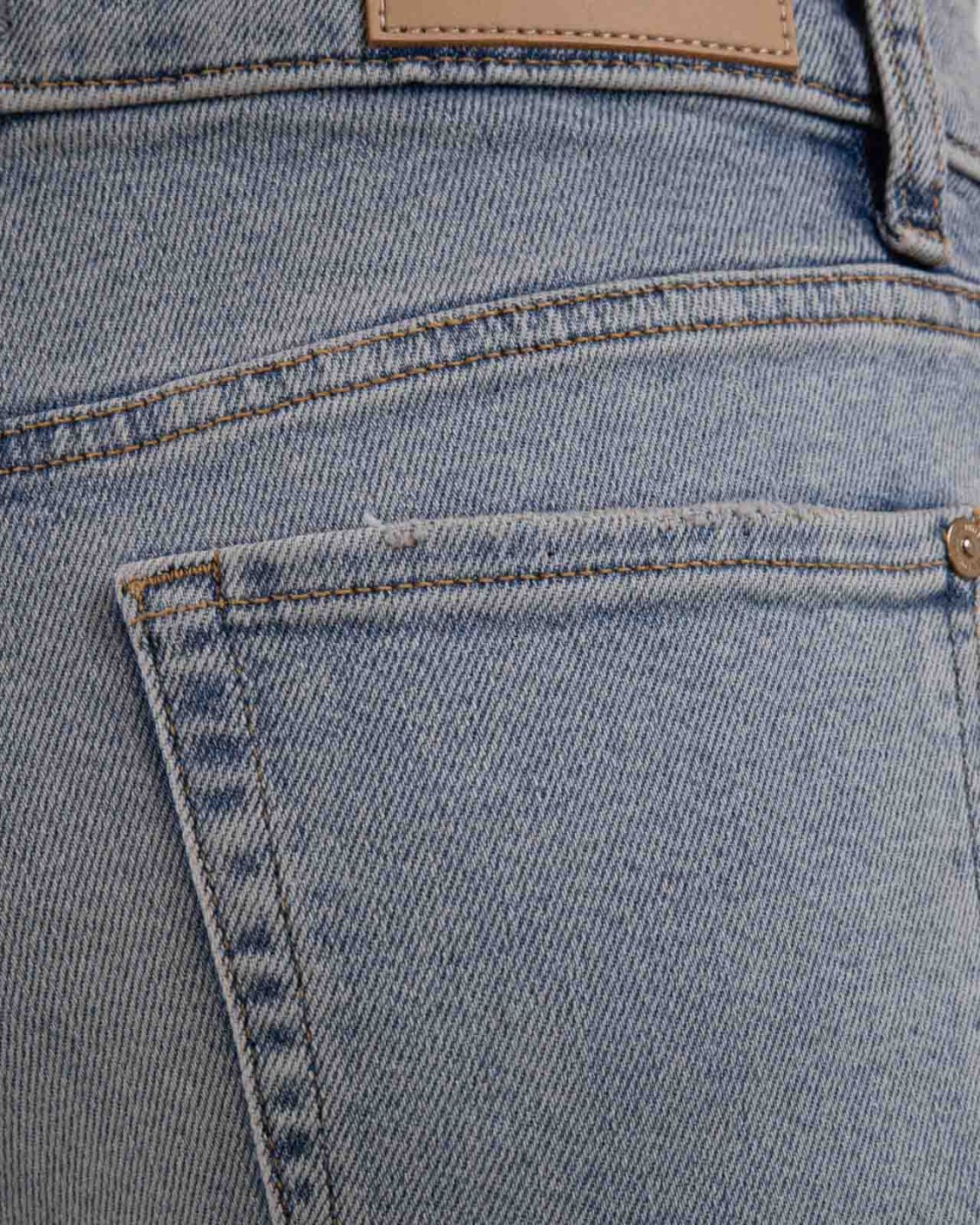 shop SEVEN  Jeans: Seven jeans Slim Kick a vita alta.
Bootcut.
Modello cinque tasche.
Tessuto stretch.
Bordo sfrangiato.
Composizione: 79%, Modal 11%, Elastomultieste 9%, Elastane 1%.
Fabbricato in Turchia.. SLIM KICK JSHS1200VY-LIGHT BLUE number 3680563
